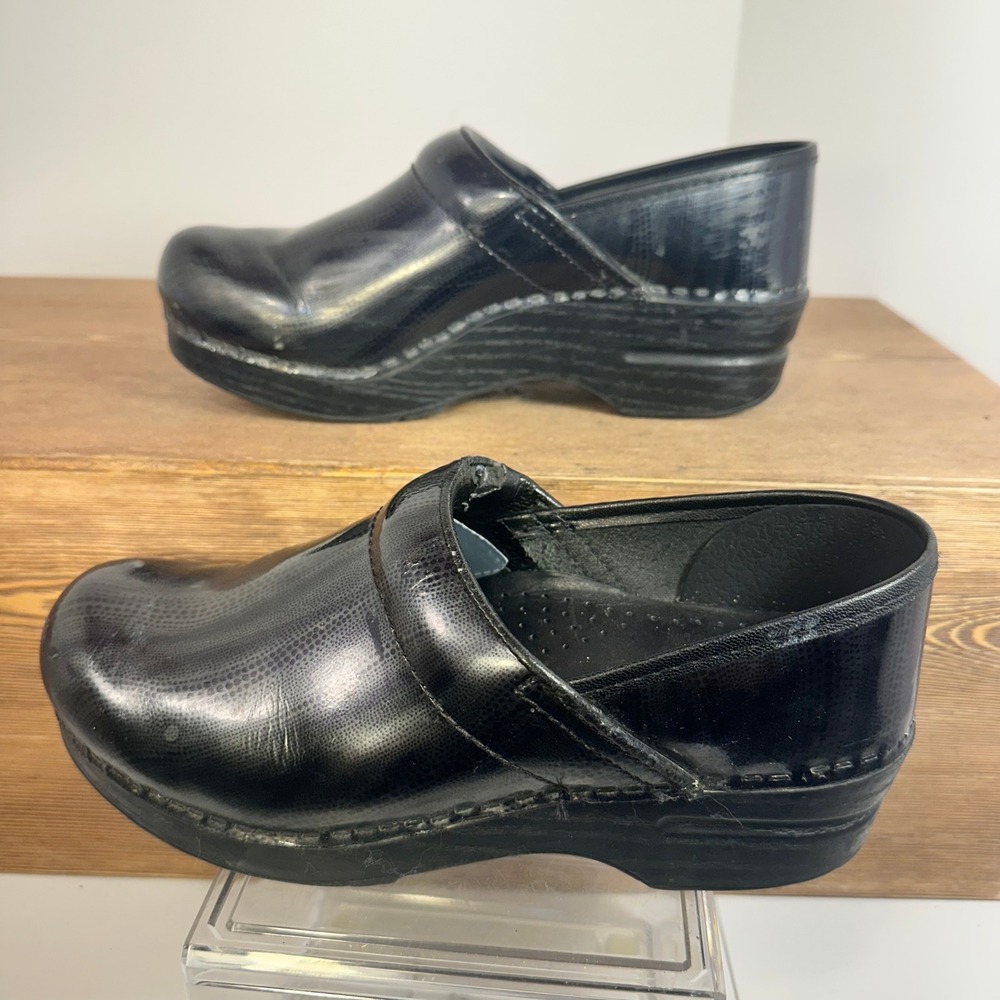 Dansko XP Clogs Women 37/ 6.5-7 Stapled Leather Professional Nurse Comfort Shoes
